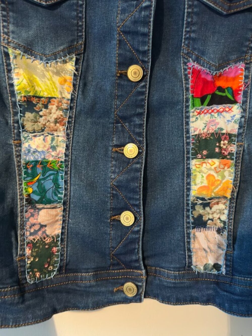 Isaac Mizrahi Upcycled Patchwork Denim Jacket, Womens sz 6 - Picture 3 of 12
